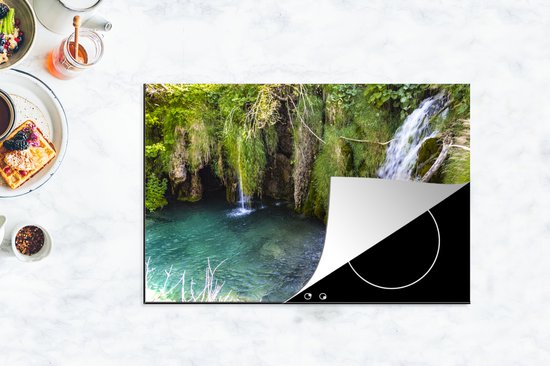 KitchenYeah® Inductie beschermer 78x52 cm - Waterval in het Nationaal park Plitvicemeren in Kroatië - Kookplaataccessoires - Afdekplaat voor kookplaat - Inductiebeschermer - Inductiemat - Inductieplaat mat