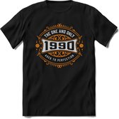1990 The One And Only | Feest Kado T-Shirt Heren - Dames | Goud - Zilver | Perfect Verjaardag Cadeau Shirt | Grappige Spreuken - Zinnen - Teksten |