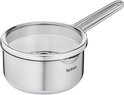 RVS steelpan met glazen deksel met zeef en een lange, ergonomische handgreep.