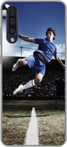 Geschikt voor Samsung Galaxy A50 hoesje - Voetballer doet een volley - Siliconen Telefoonhoesje