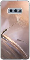 Geschikt voor Samsung Galaxy S10e hoesje - Paardenbloem zaden - Abstract - Lucht - Siliconen Telefoonhoesje