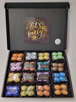 Paaseieren Proeverij Pakket | Box met 16 verschillende smaken paaseieren en Mystery Card 'Let's Party' met geheime boodschap + PaasProeverij Scorekaart | Verrassingsbox Pasen | Cadeaubox | Relatiegeschenk | Chocoladecadeau