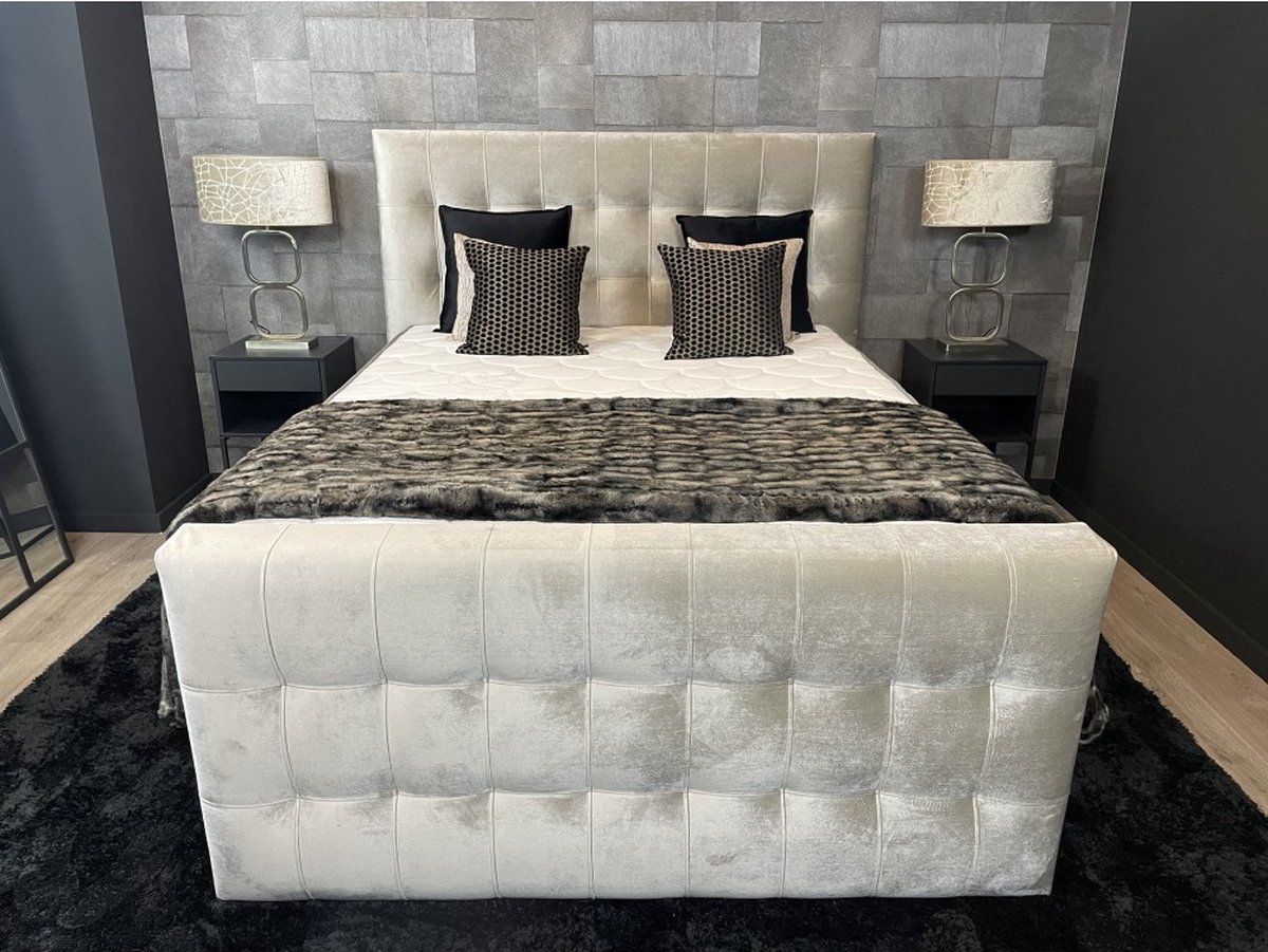 dreambedden Boxspring 200x220 Adige - Beige Velours - incl. Meegestofferde 7-zones Pocketvering matrassen - HR45 koudschuim Hotel Topper - incl. Voetbord - Velvet