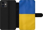 Bookcase Geschikt voor iPhone 11 telefoonhoesje - Close-up van de vlag van Oekraïne - Met vakjes - Wallet case met magneetsluiting