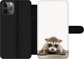 Bookcase Geschikt voor iPhone 11 Pro Max telefoonhoesje - Wasbeer - Dieren - Kinderen - Jongens - Meisjes - Met vakjes - Wallet case met magneetsluiting