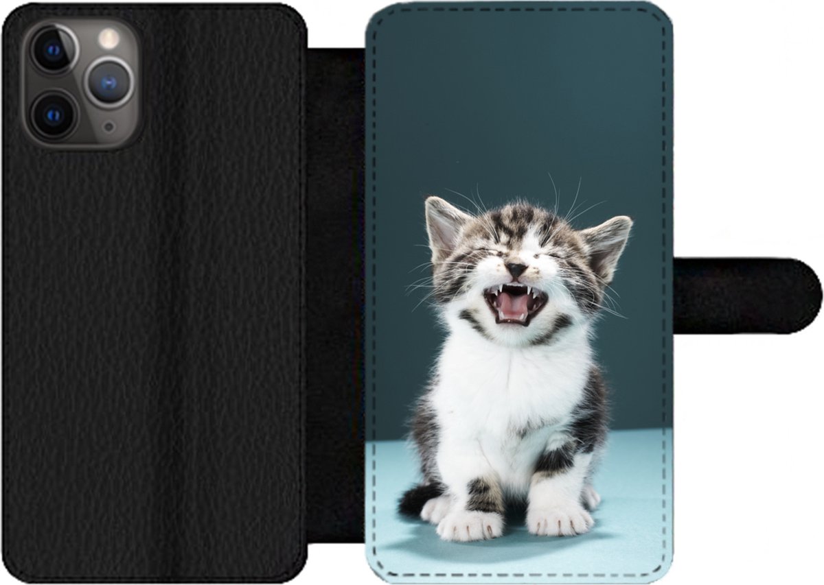 Telefoonhoesje Geschikt voor iPhone 11 Pro Max telefoonhoesje - Kat - Kitten - Miauw - Met vakjes - Wallet case met magneetsluiting