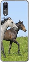 Geschikt voor Huawei P20 hoesje - Paarden - Dieren - Gras - Siliconen Telefoonhoesje