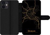 Bookcase Geschikt voor iPhone 12 telefoonhoesje - Dublin - Kaart - Goud - Met vakjes - Wallet case met magneetsluiting