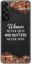 Geschikt voor Samsung Galaxy S22 hoesje - Winners never quit, and quitters never win - Spreuken - Quotes - Siliconen Telefoonhoesje
