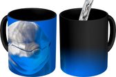 Magische Mok - Foto op Warmte Mokken - Koffiemok - Dolfijn in een aquarium - Magic Mok - Beker - 350 ML - Theemok