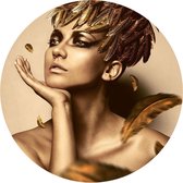 Behangcirkel Vrouw Met Gouden Veren | ⌀ 100 cm | Zelfklevend | Wanddecoratie | Ronde Muursticker | Muurcirkel Binnen