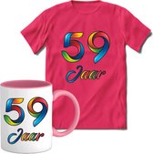 59 Jaar Vrolijke Verjaadag T-shirt met mok giftset Roze | Verjaardag cadeau pakket set | Grappig feest shirt Heren – Dames – Unisex kleding | Koffie en thee mok | Maat M