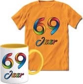 69 Jaar Vrolijke Verjaadag T-shirt met mok giftset Geel | Verjaardag cadeau pakket set | Grappig feest shirt Heren – Dames – Unisex kleding | Koffie en thee mok | Maat XXL