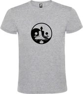 Grijs  T shirt met  print van  "mooie Boeddha in Yin Yang cirkel in meditatiehouding / Zen" print Zwart size XL