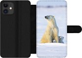 Bookcase Geschikt voor iPhone 12 Pro telefoonhoesje - IJsbeer - Sneeuw - Welpen - Met vakjes - Wallet case met magneetsluiting