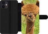 Bookcase Geschikt voor iPhone 12 telefoonhoesje - Alpaca - Gras - Haar - Met vakjes - Wallet case met magneetsluiting