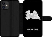 Bookcase Geschikt voor iPhone 12 Pro Max telefoonhoesje - Utrecht - Zwart - Wegenkaart Nederland - Met vakjes - Wallet case met magneetsluiting
