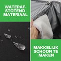 Zwarte rugzak met waterafstotend materiaal en makkelijk schoon te maken binnenkant.