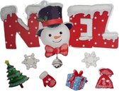 sticker sneeuwpop Noel 28,5 x 34,5 cm rood/wit