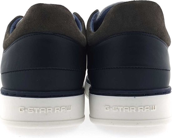 Achterkant van twee blauwe G-Star Raw sneakers. Witte zolen met G-Star Raw logo.