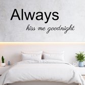 Stickerheld - Muursticker Always kiss me goodnight - Slaapkamer - Liefde - Boven je bed - Engelse Teksten - Mat Zwart - 55x143.7cm