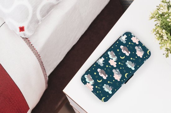 Telefoonhoesje Geschikt voor iPhone 12 Pro telefoonhoesje - Patronen - Kat - Maan - Jongens - Meisjes - Kinderen - Kind - Met vakjes - Wallet case met magneetsluiting