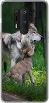 Geschikt voor OnePlus 8 Pro hoesje - Wolf - Baby - Bos - Siliconen Telefoonhoesje