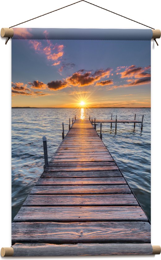 WallClassics - Affiche textile - Pont en bois au-dessus d'une mer calme avec soleil - 40x60 cm Photo sur textile