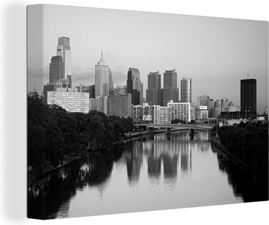 Canvas Schilderij De skyline van Philadelphia in Noord-Amerika bij avondschemering - zwart wit - 90x60 cm - Wanddecoratie