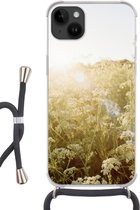 Geschikt voorApple Iphone 14 Plus - Crossbody Case - Bloemen - Wit - Lente - Siliconen - Crossbody - Backcover met Koord - Telefoonhoesje met koord - Hoesje met touw