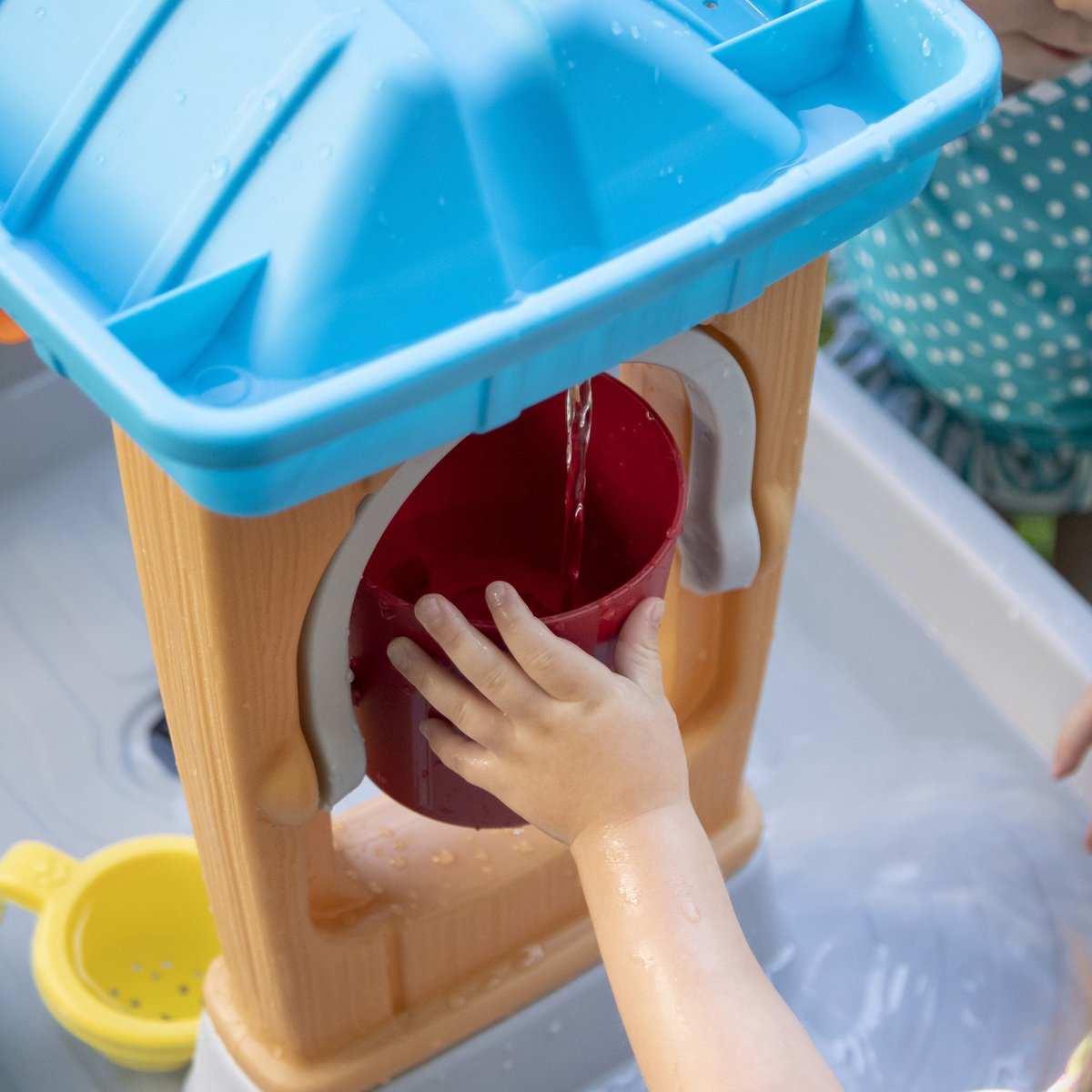 Step2 Rain Showers Splash Tub Watertafel - incl. accessoires - - Waterspeelgoed voor kind - Activiteitentafel met water voor de tuin / buiten — afbeelding 17