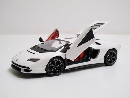 Modèle De Voiture Lamborghini Countach LPI 800-4 1:24 - Bburago 2022 - Blanc - Neuf Avec Boîte