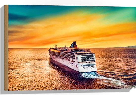WallClassics - Hout - Groot Cruiseschip op Water met Felle Lucht - 60x40 cm - 12 mm dik - Foto op Hout (Met Ophangsysteem)