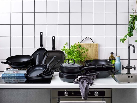 BK Easy Induction Koekenpannenset 2-delig - 24/28cm - PFAS-vrije antikleeflaag - Pannenset inductie - Keramische pan - Ovenbestendig 160°C - Koudgrepen - Zwart