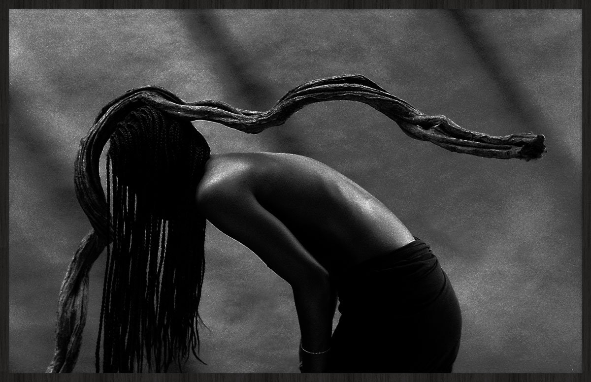 Wandkraft x Essamba Art - Roots - 148x98 cm - Forex ingelijst in zwarte lijst.