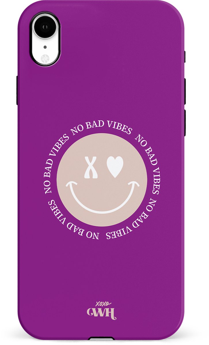 xoxo Wildhearts No Bad Vibes Purple - Double Layer - Hard case hoesje geschikt voor iPhone Xr hoesje - Hoesje met smiley / emoji - Beschermhoes geschikt voor iPhone Xr case met print - paars