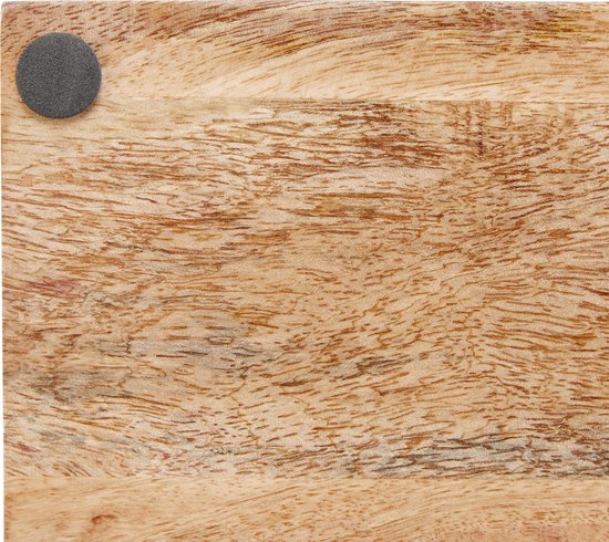 Detail van een houten dienblad met een ronde grijze viltvoet.