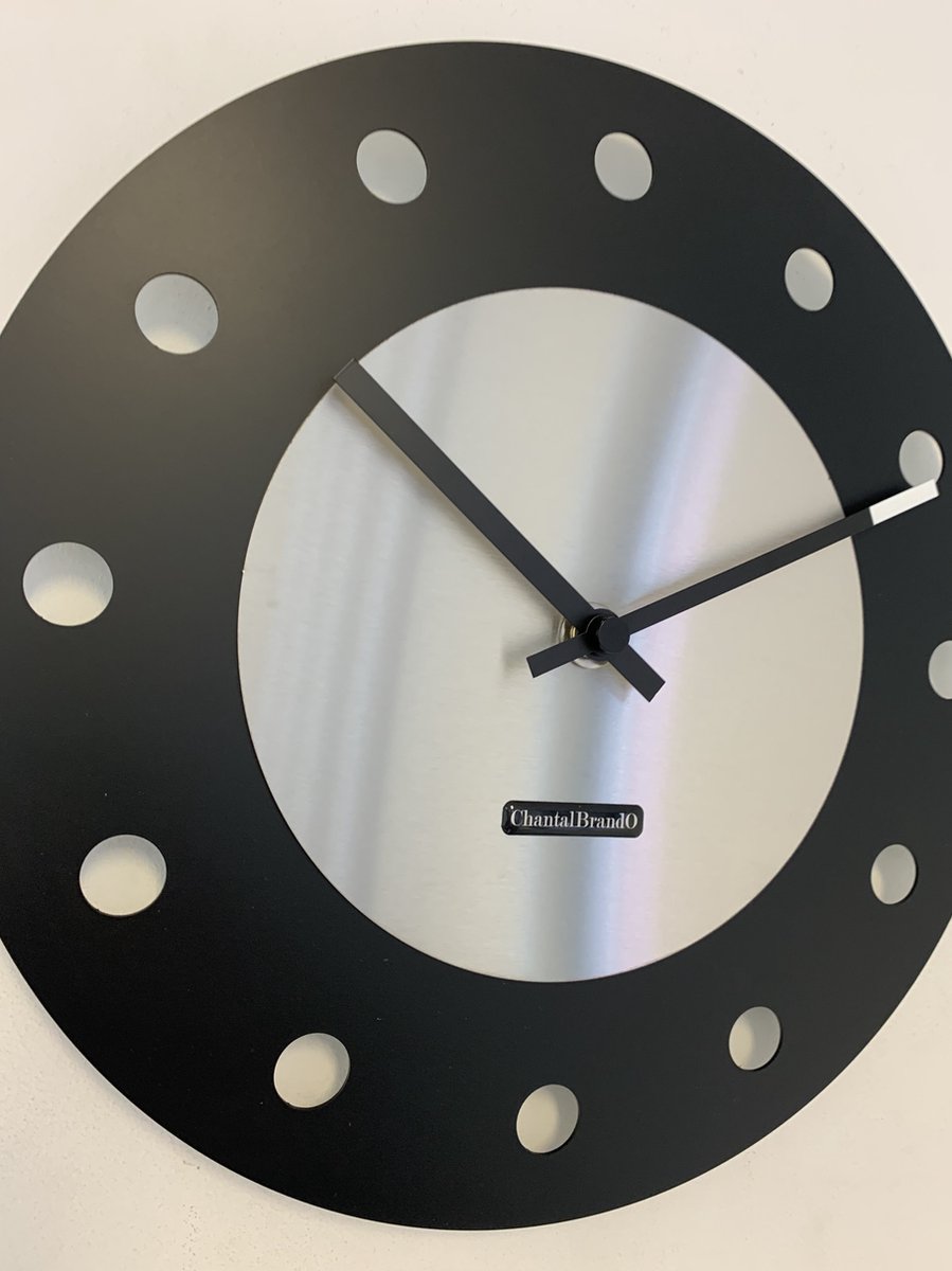 Wandklok CHANTALBRANDO -- BLACK & SILVER -- NEVADA 34 -- MODERN DESIGN IN ZWART