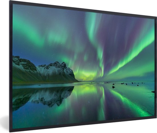 Aurores boréales au-dessus d'un lac 120x80 cm