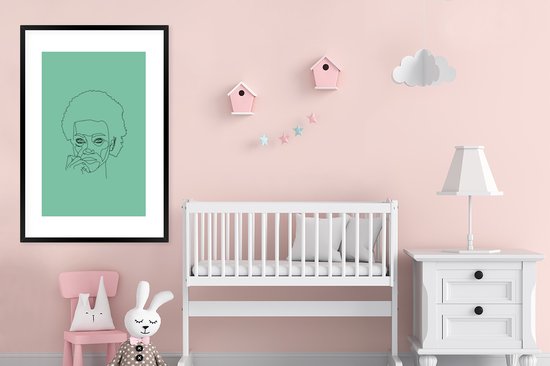 Photo Line femme avec afro sur fond vert cadre photo noir avec passe partout blanc 80x120 80x120 cm - Affiche encadrée (Décoration murale salon / chambre)