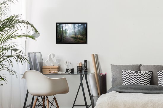 Image encadrée - Chemin forestier à travers une forêt brumeuse cadre photo 30x20 cm - Affiche encadrée (Décoration murale salon / chambre)