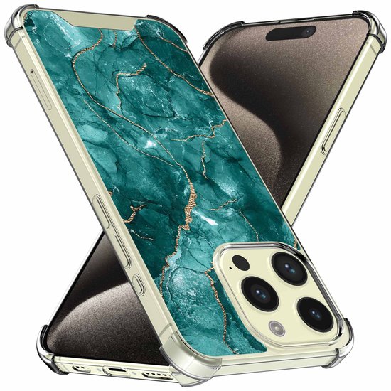 Twee iPhone 15 Pro hoesjes in groen marmer met gouden accenten, kruislings geplaatst.