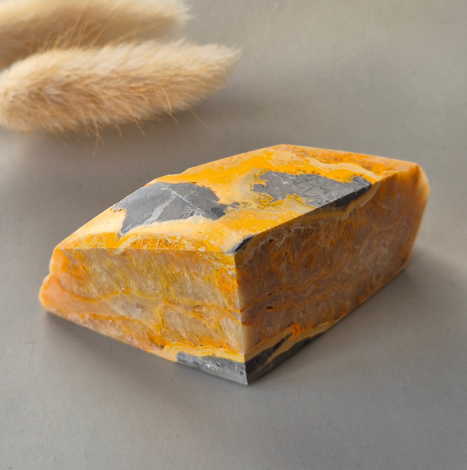 Moonlight Gemstones Bumblebee Jasper Freeform – H. 98 gram Meerkleurig