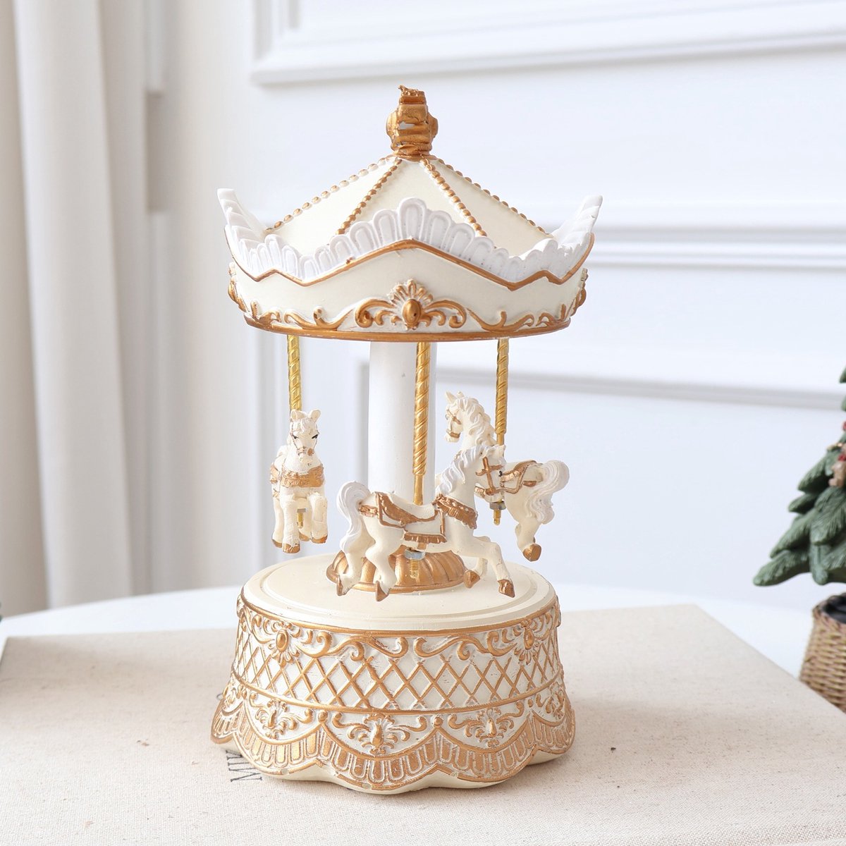 Draaimolen muziekdoos - Kristalbol - Universeel materiaal - Retro stijl - Kerst decoratie object - Kerstcadeau - Geschikt voor kerstfeest en sfeervolle tafeldecoratie in de woning