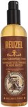 Reuzel Spray Grooming Tonic fles met bruine vloeistof, oranje etiket met goudkleurige tekst en illustratie van een tondeuse.