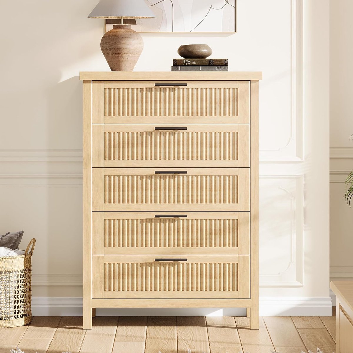 Natuurhoutkleurige ladekast‑5 laden met geribbeld front‑metalen handgrepen‑hoog opbergmeubel‑voor slaapkamer en woonkamer‑77×40×109 cm