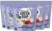 Meerdere paarse pakken Marcel's Green Soap wasmiddelcapsules met illustraties van veldbloemen en wasberen.