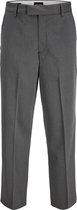 Grijze pantalon met wijde pijpen, riemlussen en platte voorkant. Jack & Jones logo zichtbaar aan de tailleband.