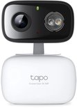 Vooraanzicht van de witte Tapo 2K 3MP camera met zwarte lens en ingebouwde spot voor nachtzicht.