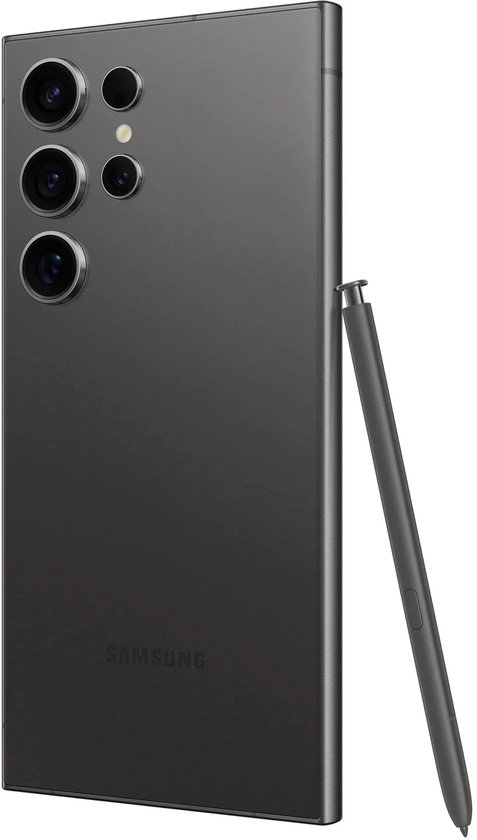 Achterkant van een grijze Galaxy S24 Ultra met drie grote cameralenzen en een styluspen.